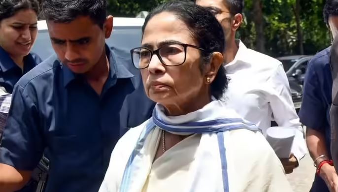 ममता बनर्जी सियासी संकट