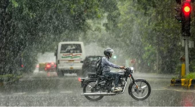 21 राज्यों में भारी बारिश का अलर्ट जारी, IMD ने तेज हवाओं और बिजली गिरने की चेतावनी दी