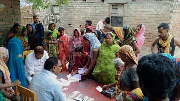 दिल्ली में BLO द्वारा घर-घर जाकर वोटर लिस्ट सत्यापन अभियान