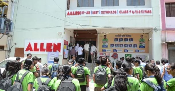 कानपुर में KDA द्वारा सील किए गए कोचिंग संस्थान, लखनऊ अग्निकांड के बाद सुरक्षा जांच अभियान