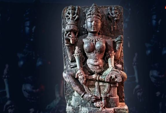 भोपाल स्टेट म्यूजियम में संरक्षित 12वीं सदी की देवी गायत्री की प्राचीन प्रतिमा
