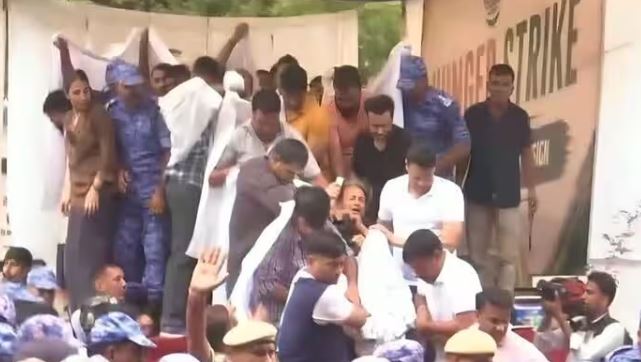 Police take social activist Sonam Wangchuk to Safdarjung Hospital from Jantar Mantar after his health deteriorates