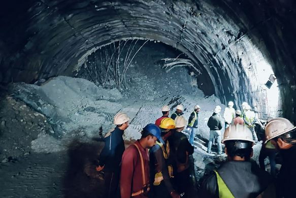 उत्तरकाशी की सिल्क्यारा टनल में शॉटक्रीट लाइनिंग गिरने से कार्मिक की मौत
