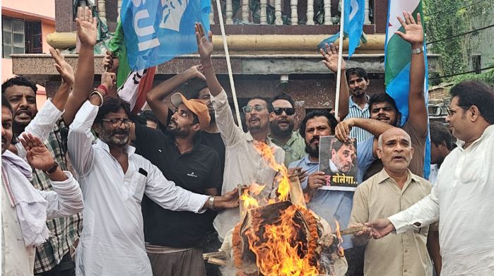 Students protest in Darbhanga as police use tear gas and lathi charge after stone pelting