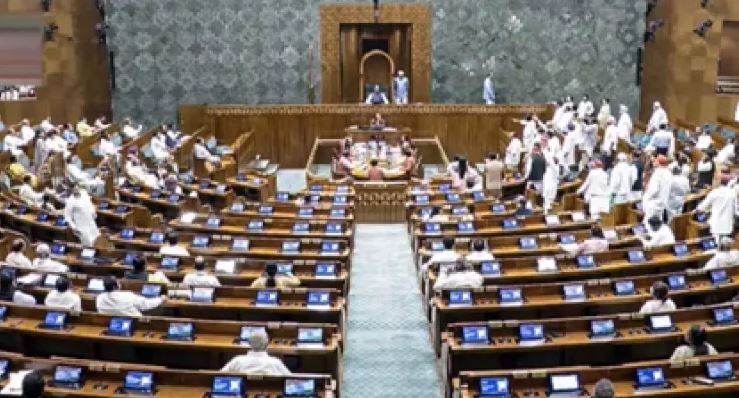 संसद के मानसून सत्र के आखिरी दिन लोकसभा में हंगामा और अमित शाह
