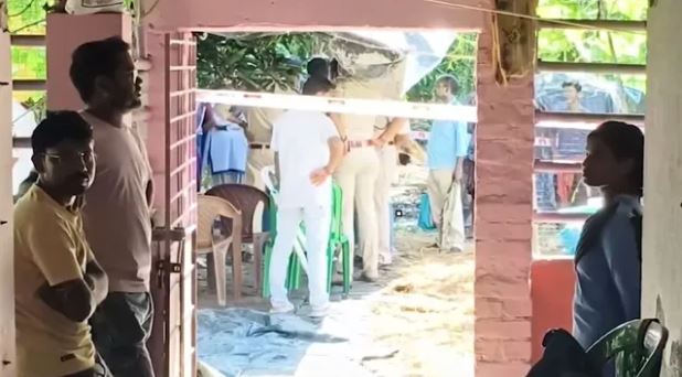 संदेशखाली में पांच साल बाद कब्र से निकाले गए आस्तिक चंद्र दास के कंकाल के अवशेष