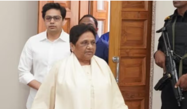 आकाश आनंद BSP से बाहर, मायावती का बड़ा फैसला