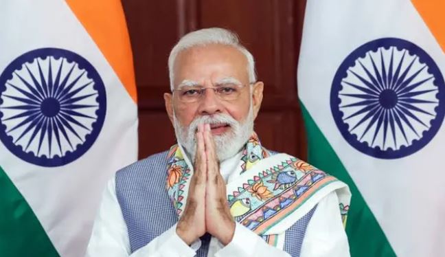 Viksit Bharat 2047 सेवा संकल्प यात्रा के प्रतिभागियों से बातचीत करते पीएम मोदी