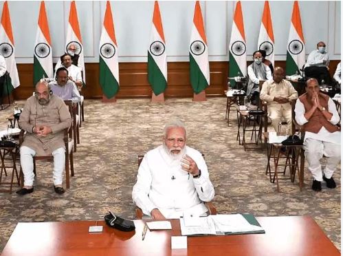 पीएम मोदी चिंतन शिविर में मंत्रियों के साथ बैठक करते हुए