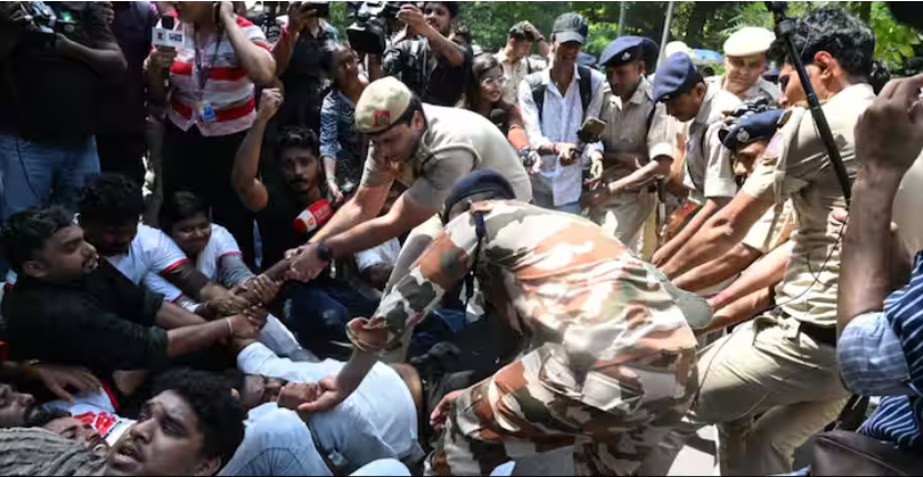 जंतर-मंतर प्रदर्शन के दौरान पुलिस कार्रवाई