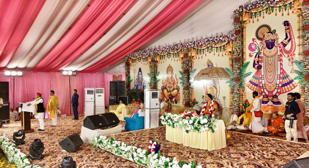 अखिलेश यादव अयोध्या में भागवत कथा में शामिल हुए और योगी आदित्यनाथ को अयोध्या से चुनाव लड़ने की चुनौती दी