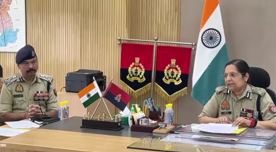 ऑपरेशन फास्ट नोएडा के तहत एंबुलेंस को रास्ता उपलब्ध कराने की ट्रैफिक पुलिस व्यवस्था