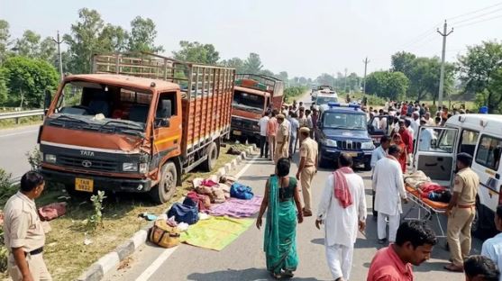 देवबंद फ्लाईओवर पर कैंटर की टक्कर से श्रद्धालुओं के घायल होने की घटना। Saharanpur Accident